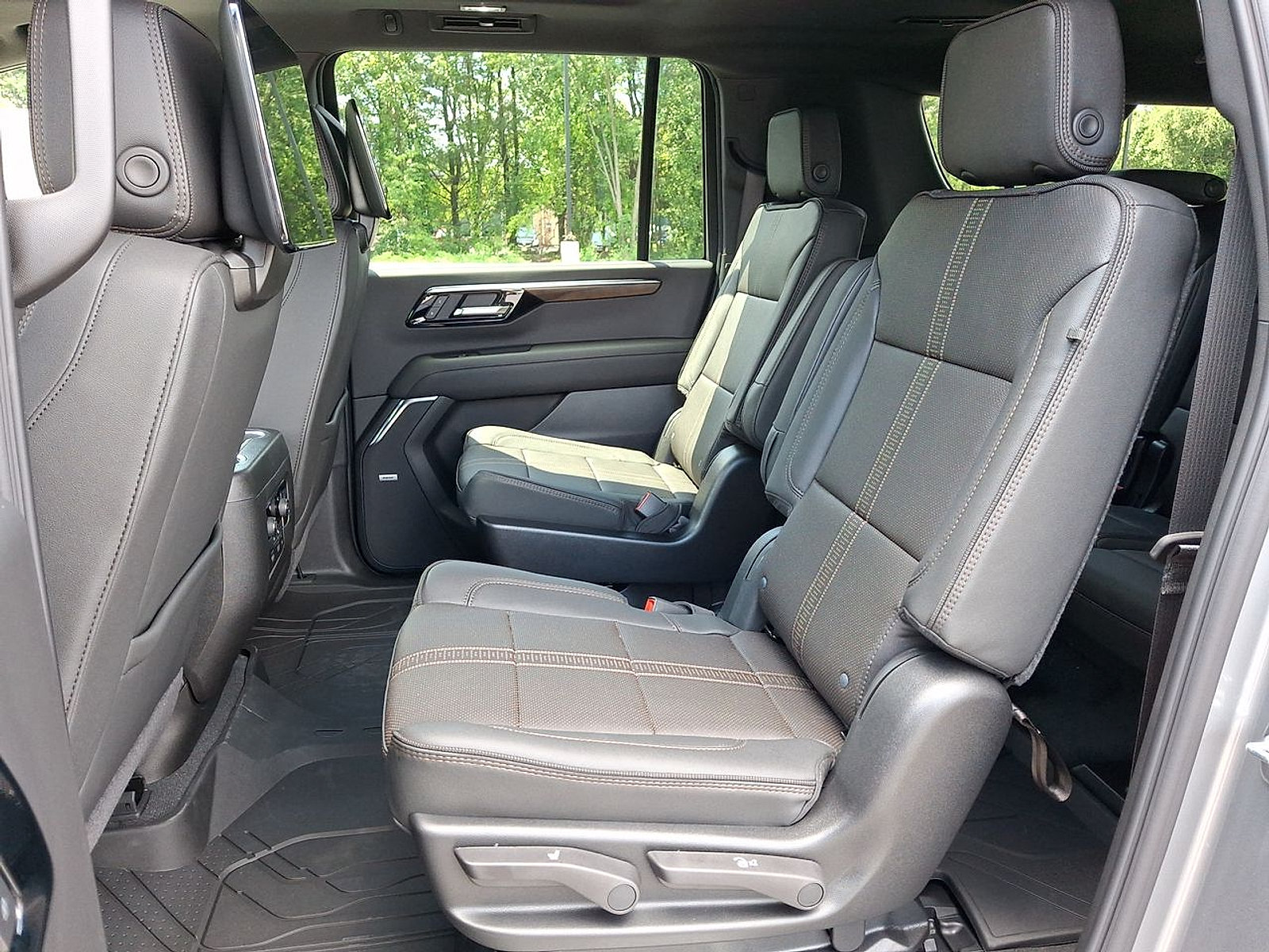 New 2026 Chevrolet Suburban High Country AWD/4WD image 13