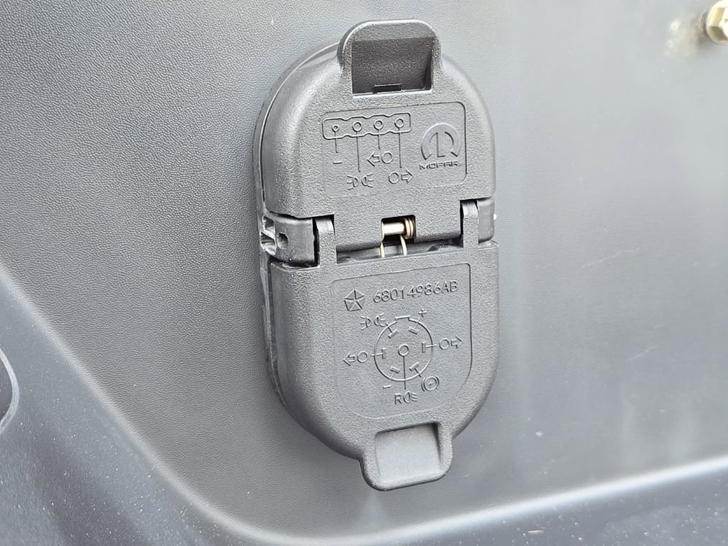 Used 2021 Jeep Gladiator Willys image 15