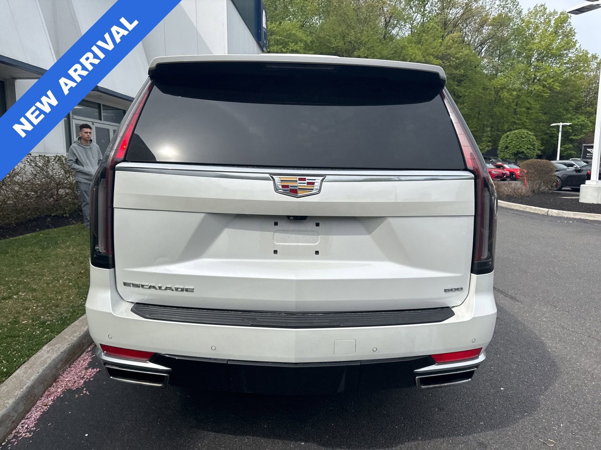 Used 2023 Cadillac Escalade Premium Luxury w/ Performance Package AWD/4WD image 3