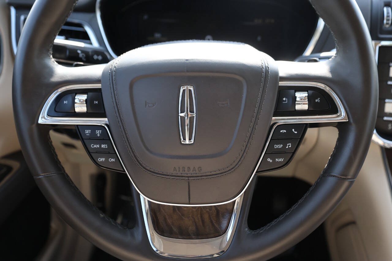 Used 2017 Lincoln Continental Select FWD image 18