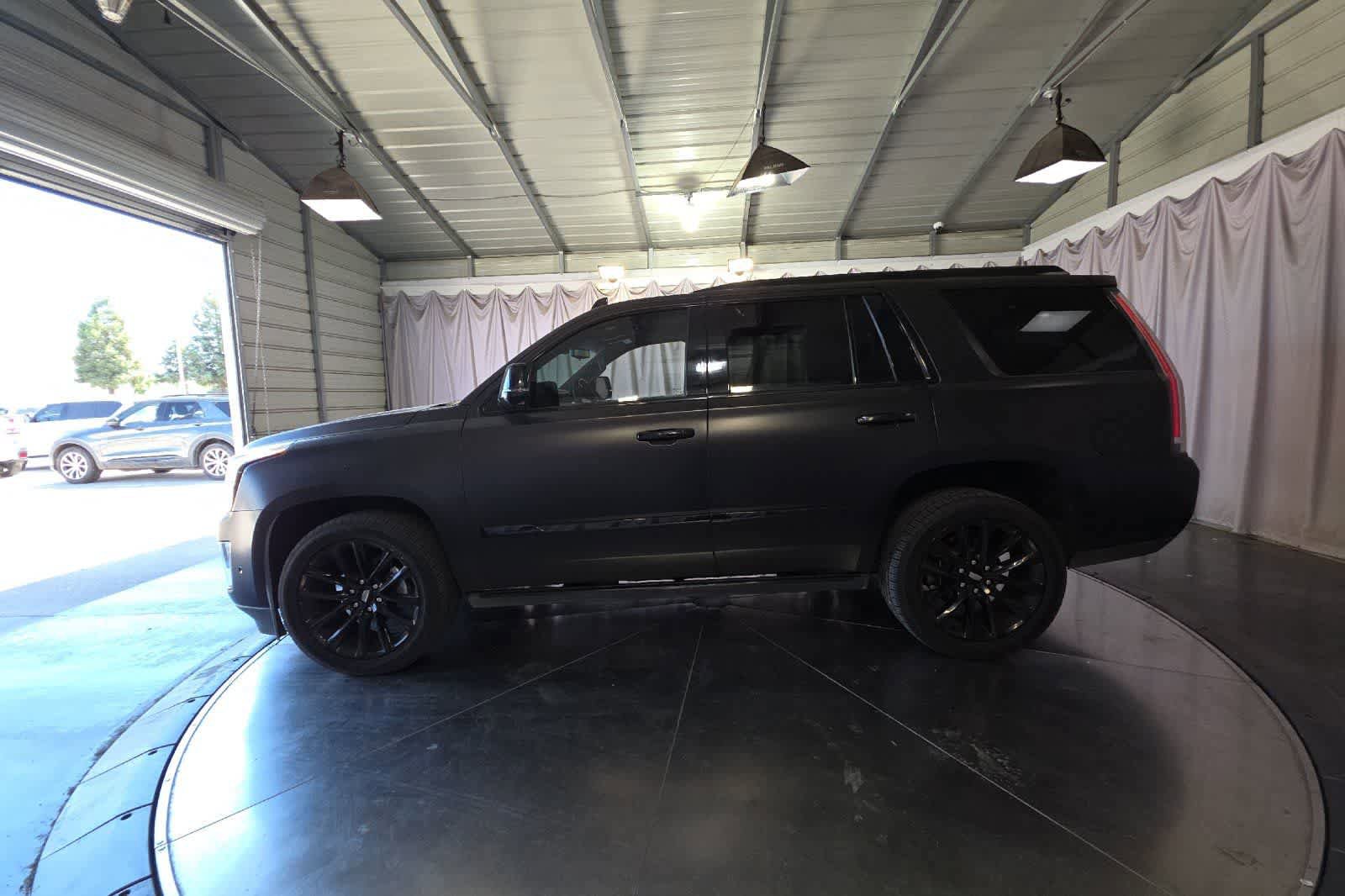 Used 2019 Cadillac Escalade Platinum w/ Escalade Sport Edition AWD/4WD image 6