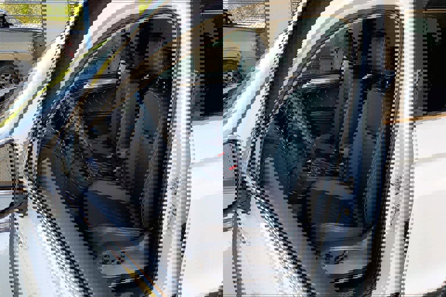 Used 2022 Volkswagen Tiguan SE w/ Panoramic Sunroof Package image 8