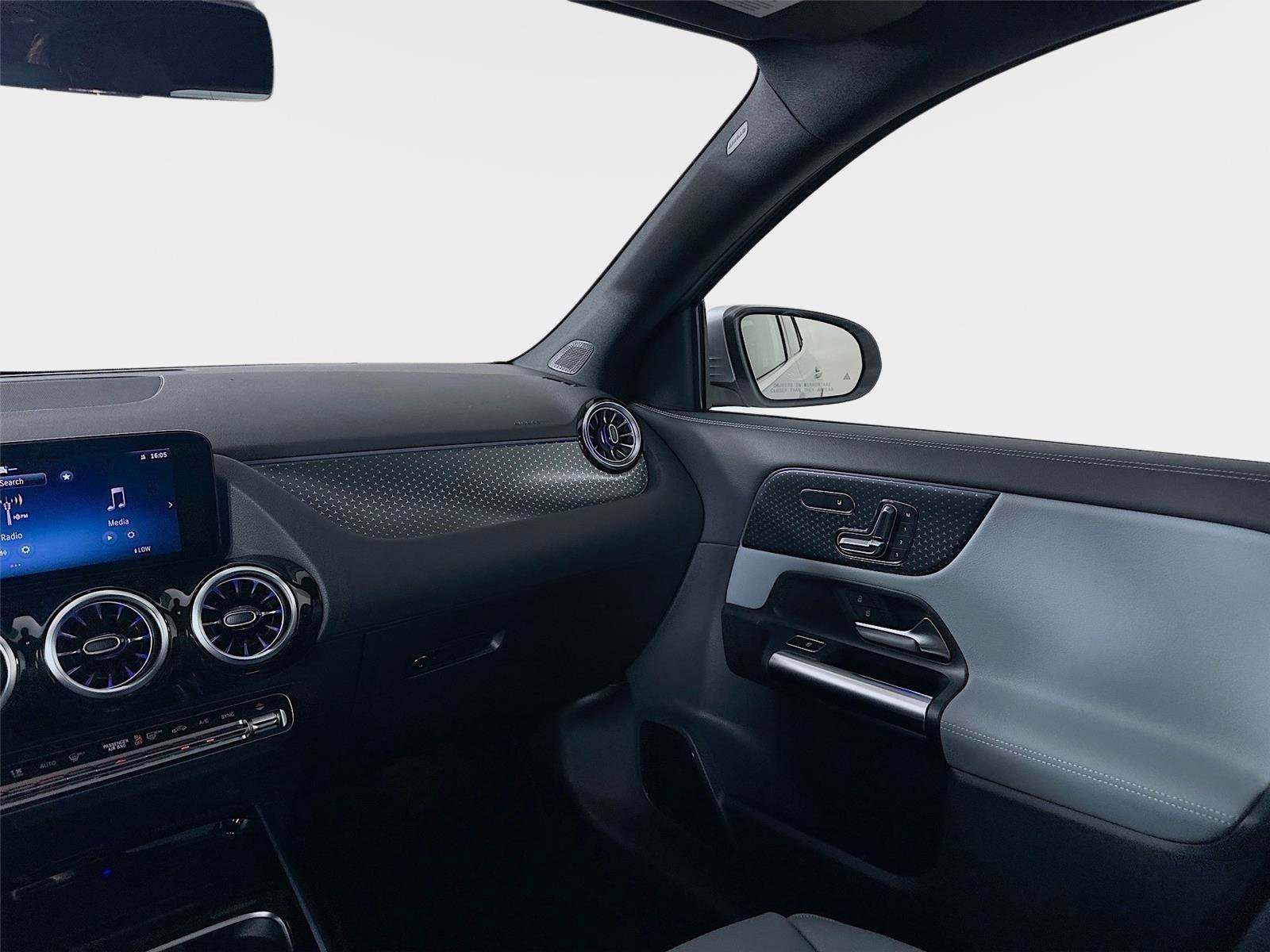 Used 2026 Mercedes-Benz GLA 250 4MATIC image 31