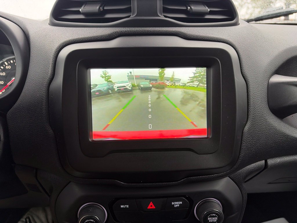 Used 2020 Jeep Renegade Latitude FWD image 29