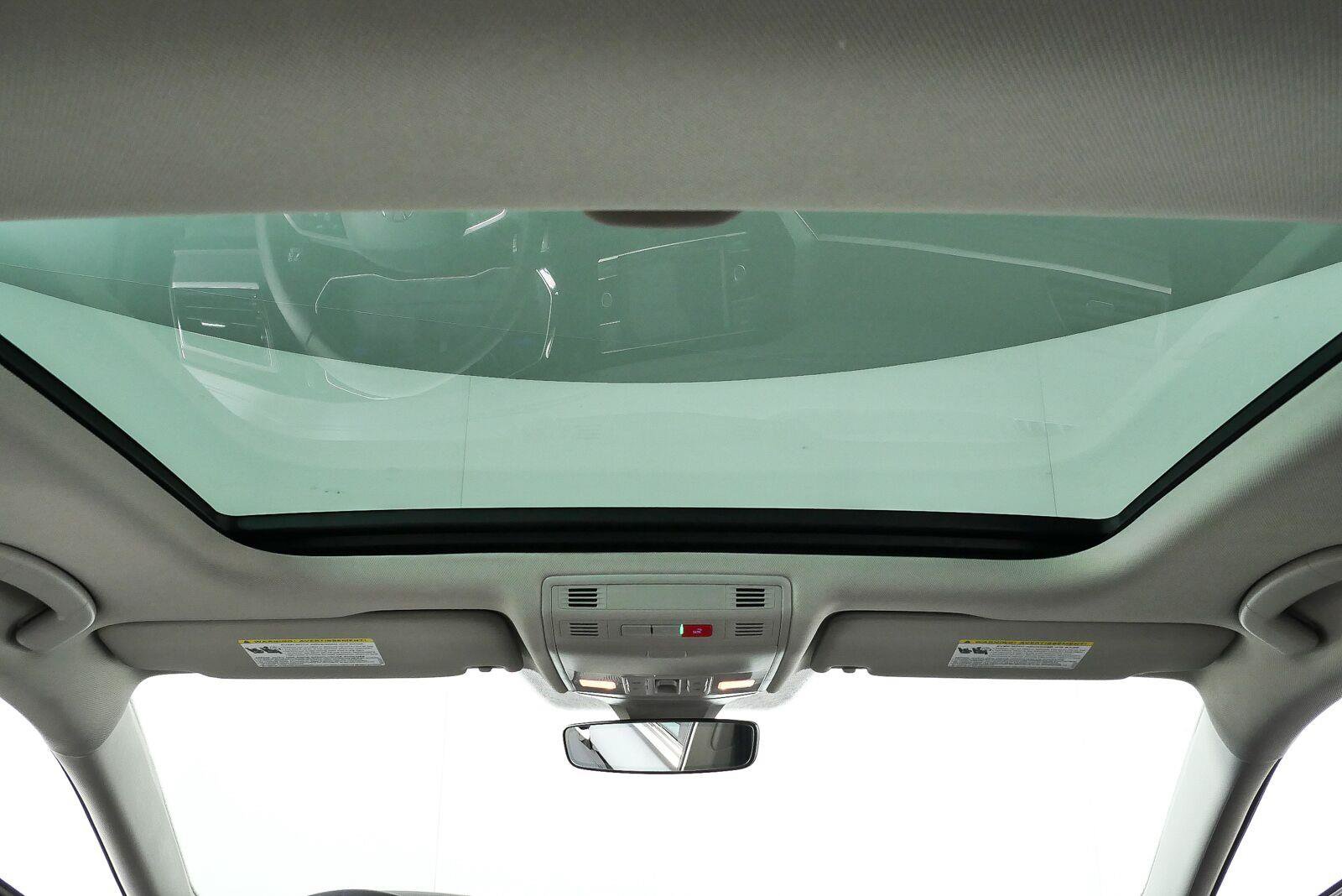 Used 2024 Volkswagen Jetta SE w/ Panoramic Sunroof Package FWD image 17