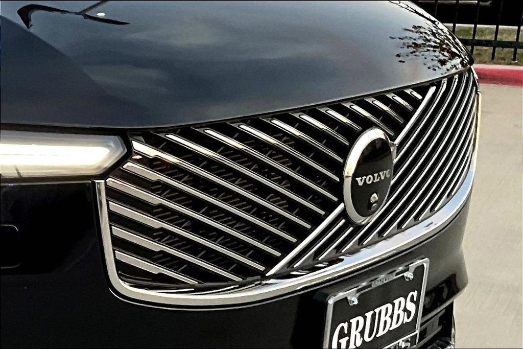Certified 2025 Volvo XC90 B6 Plus image 37