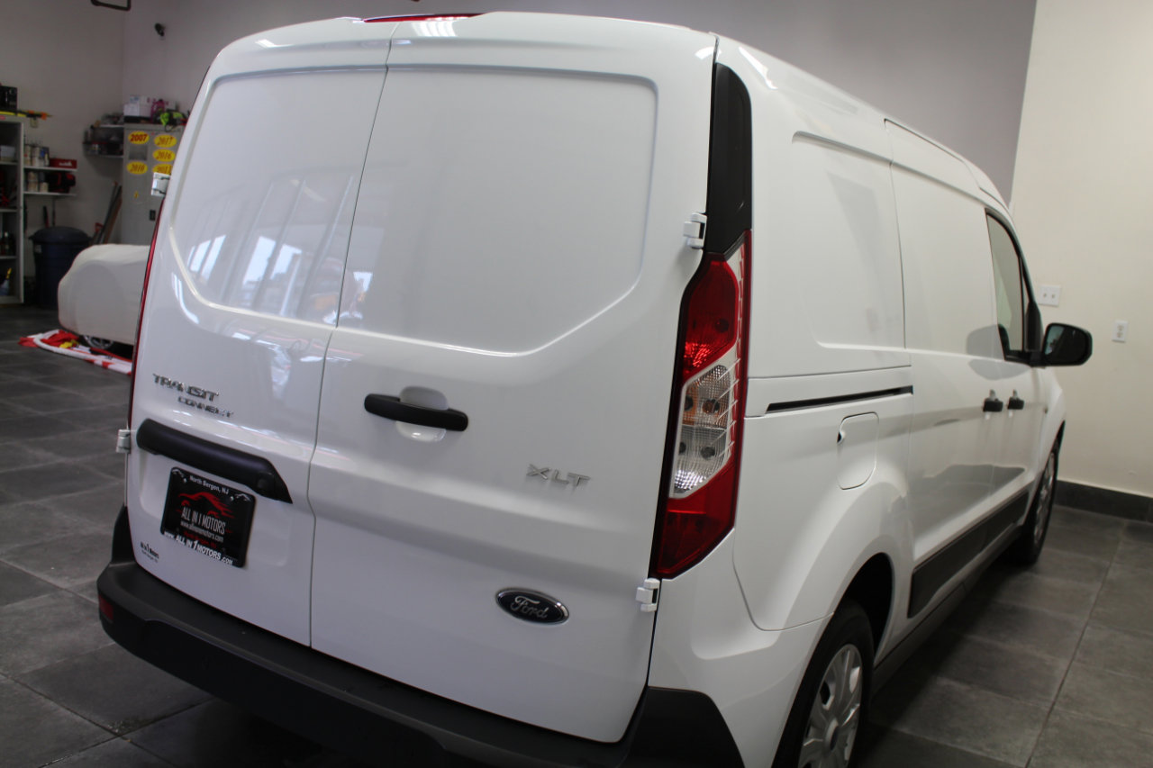 Used 2023 Ford Transit Connect XLT image 6