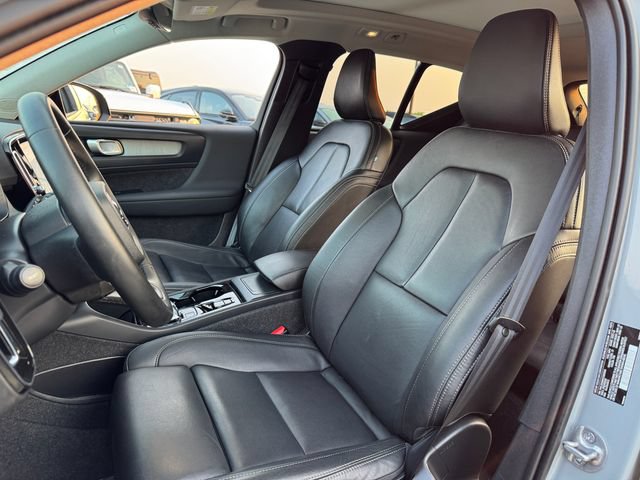Used 2025 Volvo XC40 B5 Ultra AWD/4WD image 14