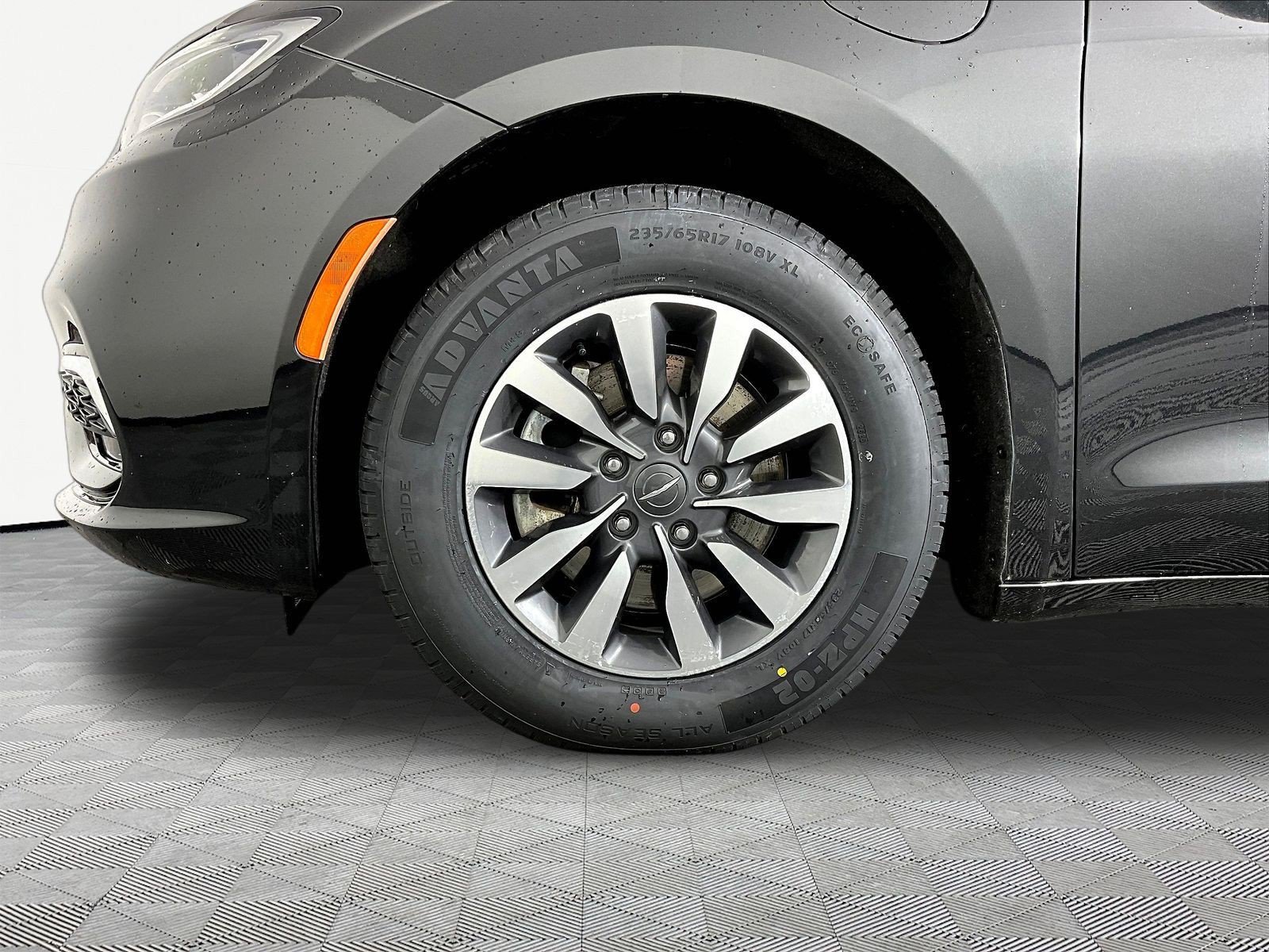 Used 2022 Chrysler Pacifica Touring-L FWD image 30