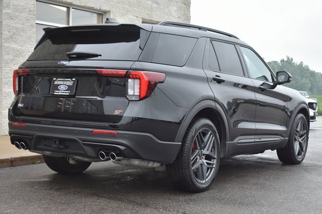 Used 2025 Ford Explorer ST image 11