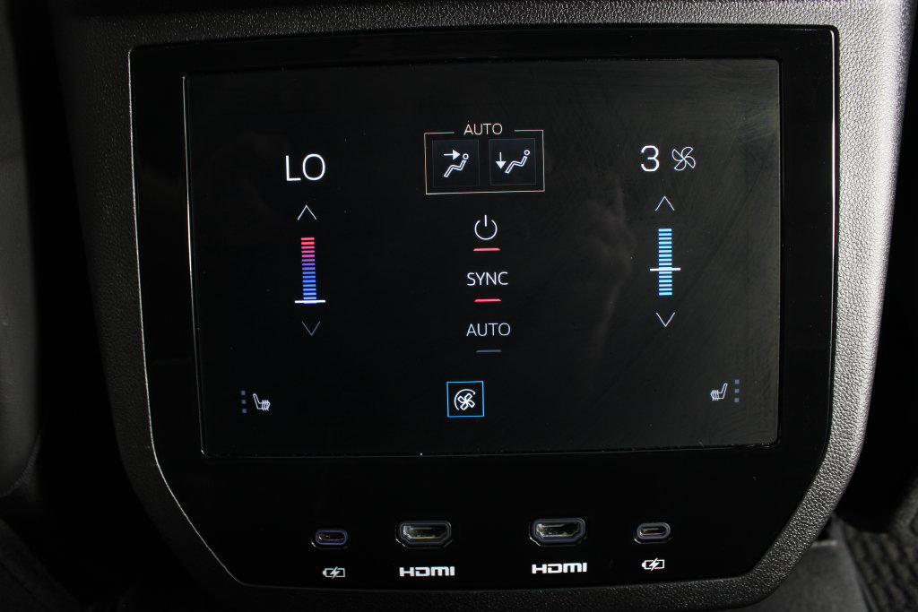 Used 2026 GMC Yukon Denali Ultimate w/ LPO, Illumination Package AWD/4WD image 32