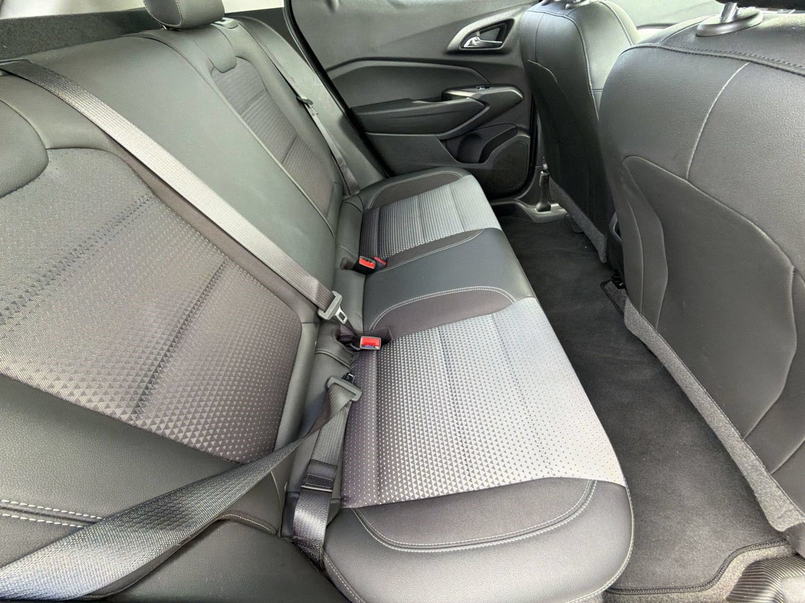 Used 2025 Chevrolet Trax LT FWD image 33