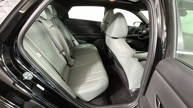Certified 2025 Hyundai Elantra Limited FWD image 30