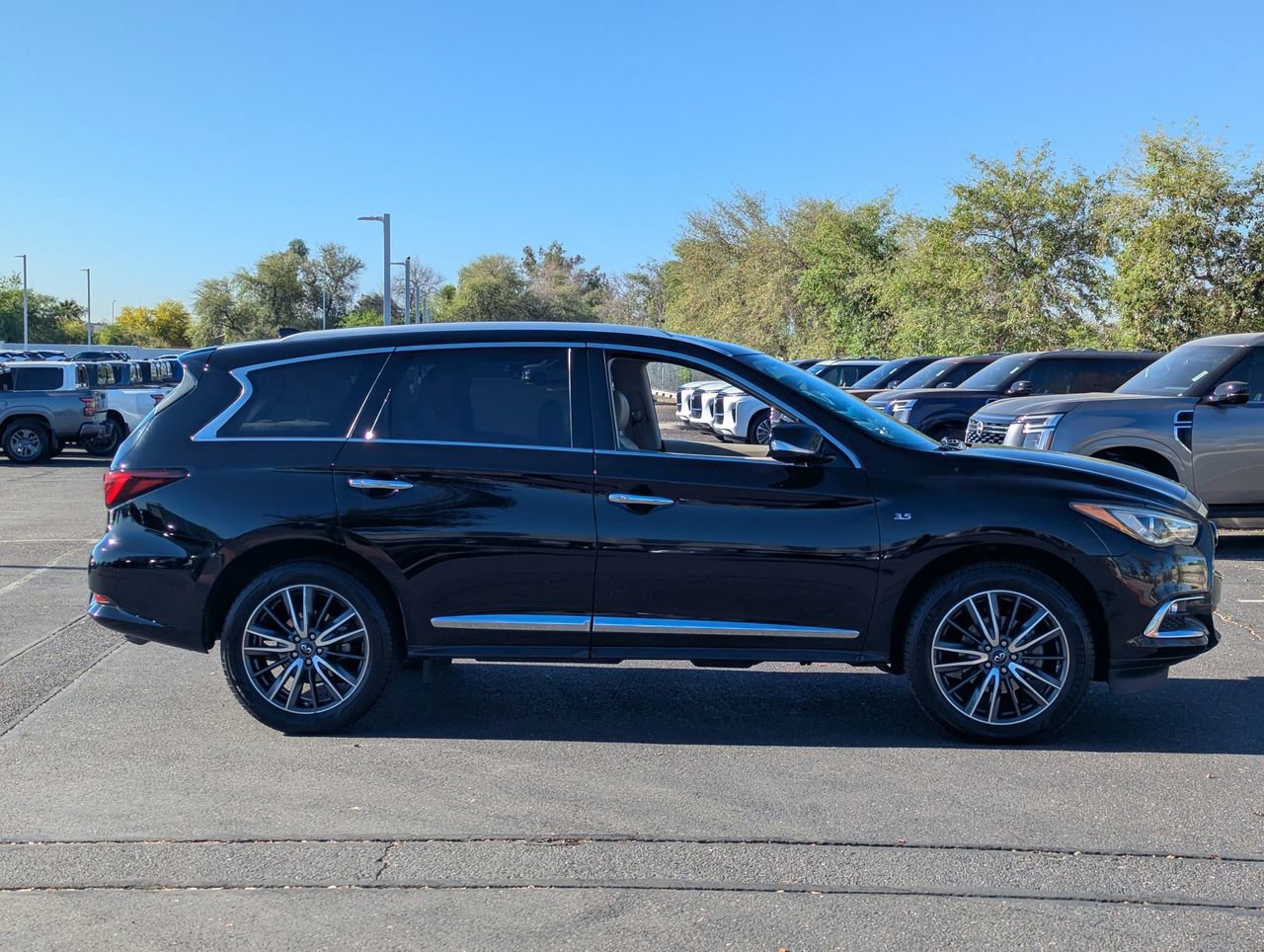 Used 2019 INFINITI QX60 Luxe w/ Essential Package image 7
