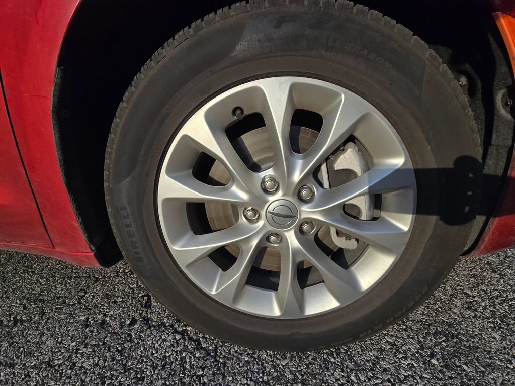 Used 2025 Chrysler Pacifica Select AWD/4WD image 18