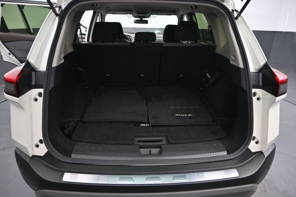 Used 2023 Nissan Rogue SV FWD image 11
