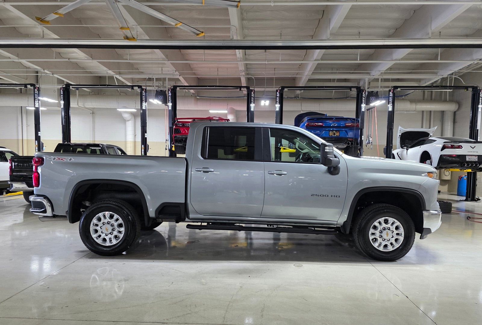 Used 2025 Chevrolet Silverado 2500 LT w/ Convenience Package AWD/4WD image 8