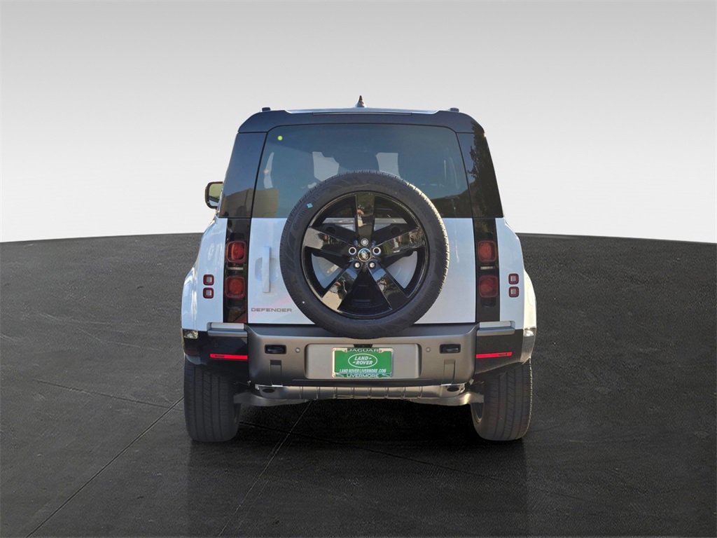 Used 2025 Land Rover Defender 90 X-Dynamic SE image 6
