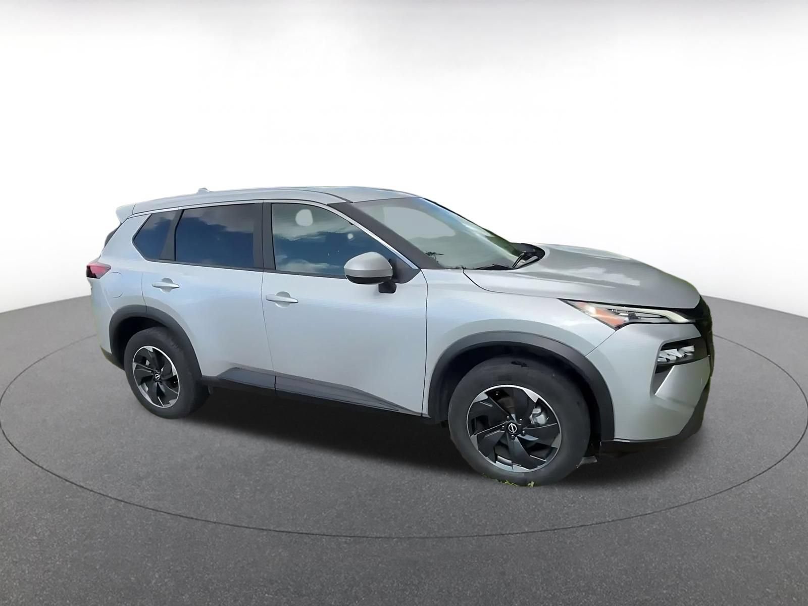 Used 2025 Nissan Rogue SV AWD/4WD image 2