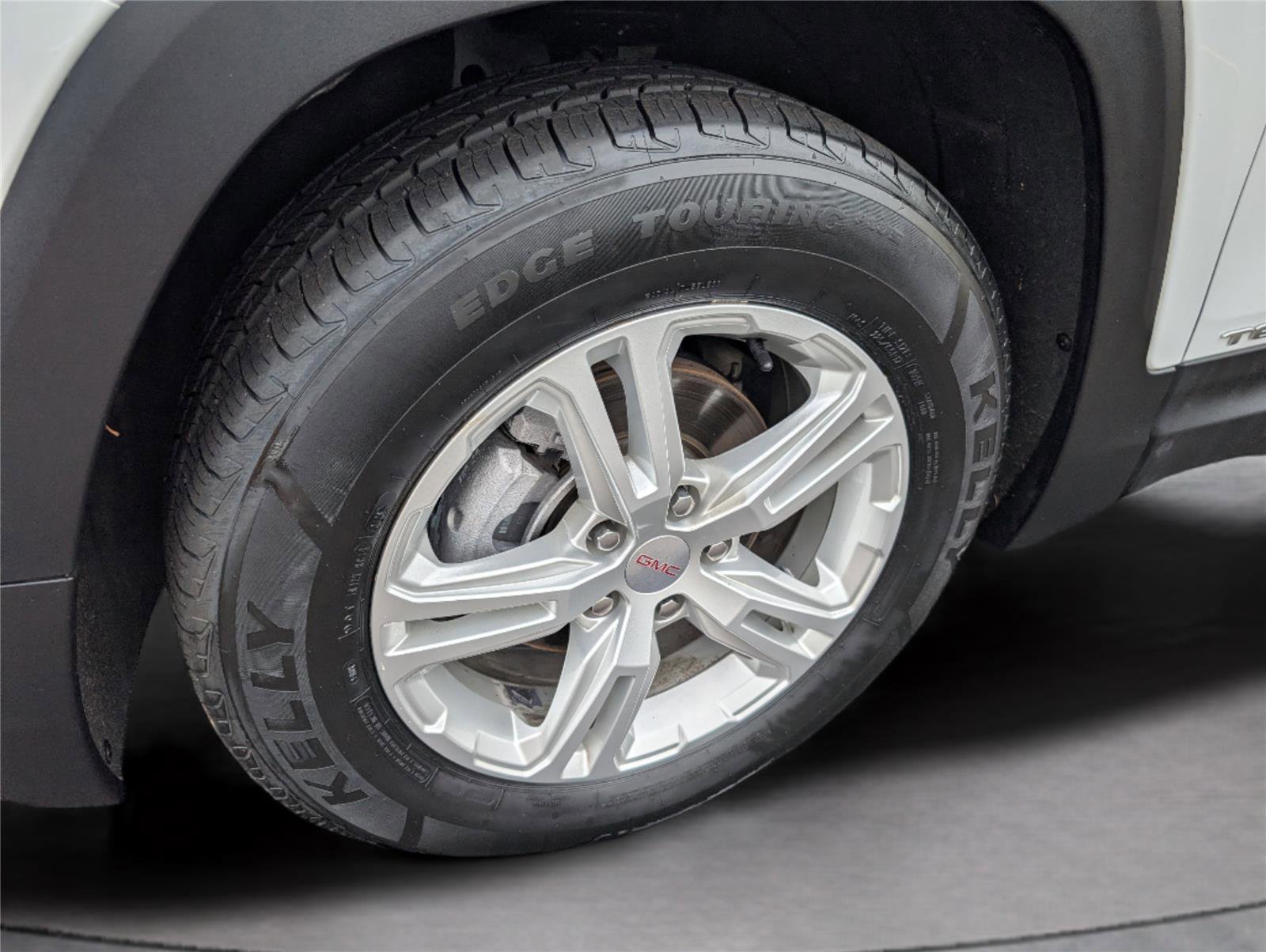 Used 2024 GMC Terrain SLE FWD image 38