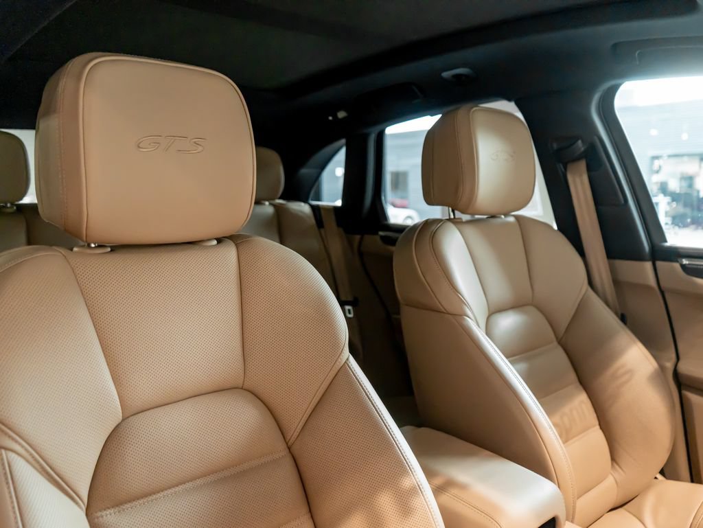Certified 2025 Porsche Macan GTS AWD/4WD image 32