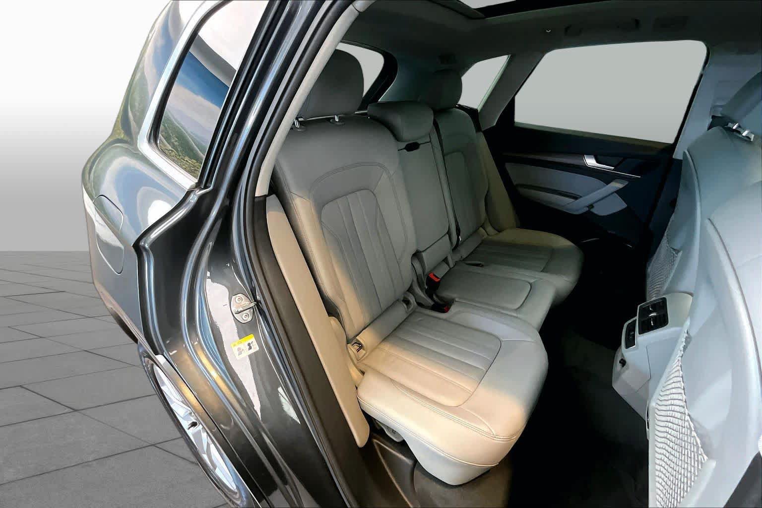 Used 2023 Audi Q5 2.0T Premium w/ Convenience Package AWD/4WD image 20