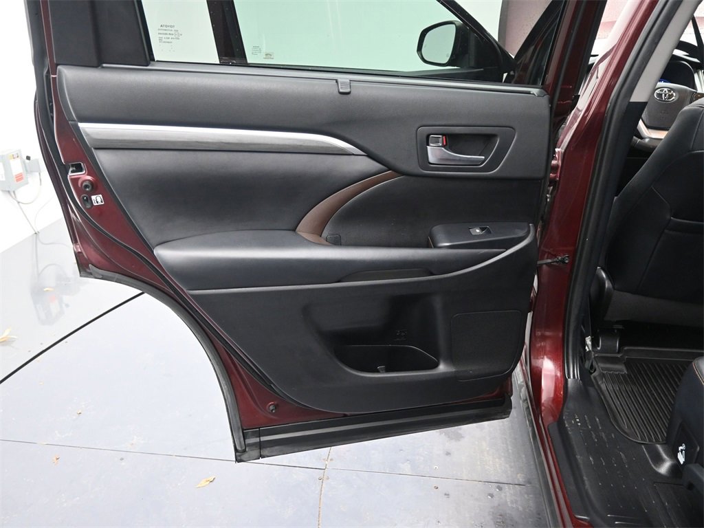 Used 2019 Toyota Highlander Limited Platinum image 19