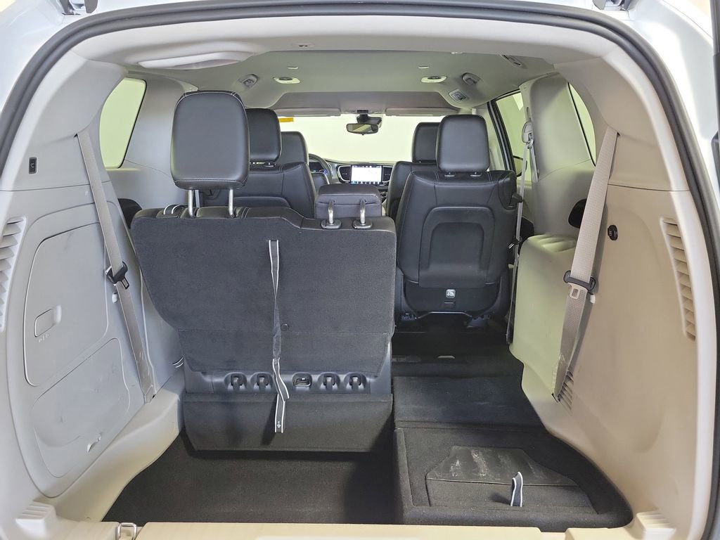 Used 2024 Chrysler Pacifica Select image 25