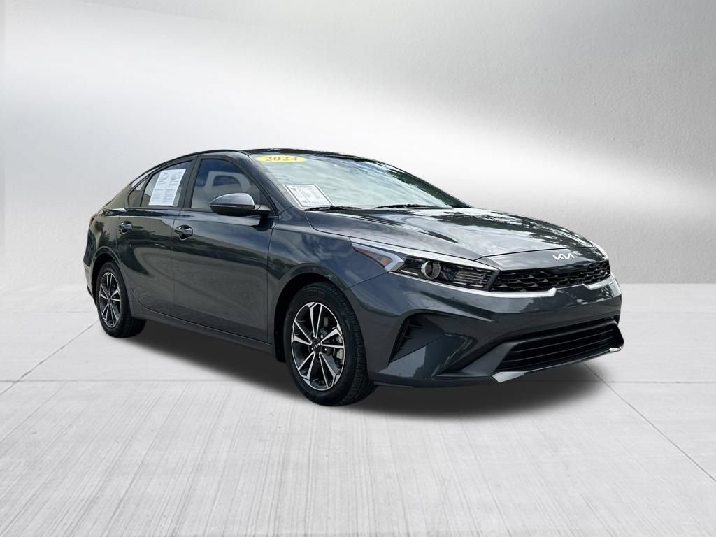 Used 2024 Kia Forte LXS w/ LXS Technology Package FWD image 3