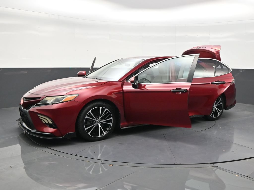 Used 2018 Toyota Camry SE FWD image 31