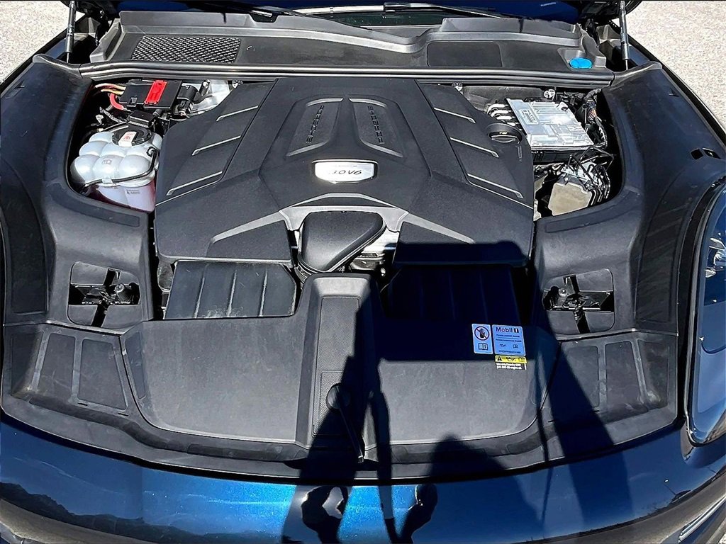 Used 2023 Porsche Cayenne Platinum Edition image 23