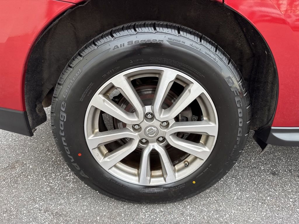 Used 2015 Nissan Pathfinder SV image 9