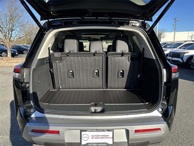 New 2025 Nissan Pathfinder Platinum w/ Cargo Package image 12