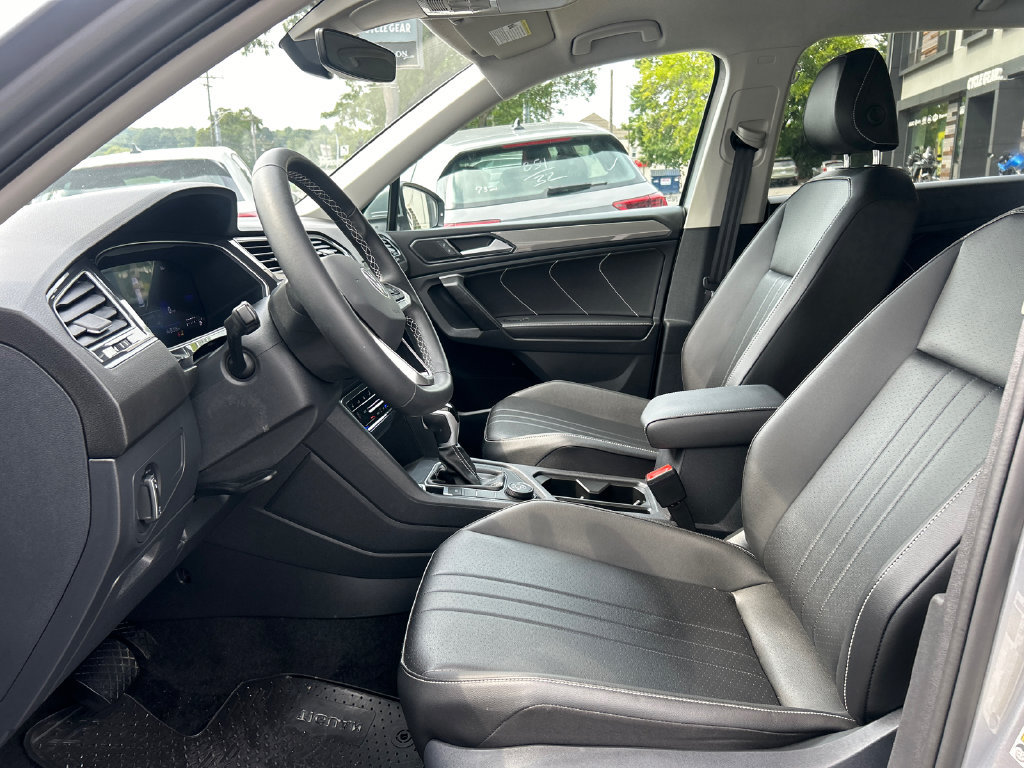 Used 2024 Volkswagen Tiguan SE AWD/4WD image 10