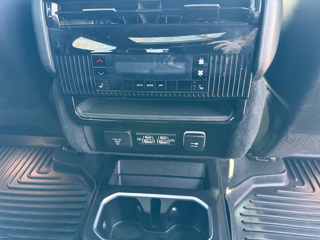 Used 2023 Jeep Wagoneer Series III w/ Premium Group I AWD/4WD image 44