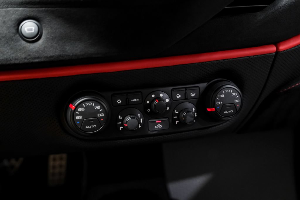Used 2020 Ferrari 488 Pista Coupe RWD image 27