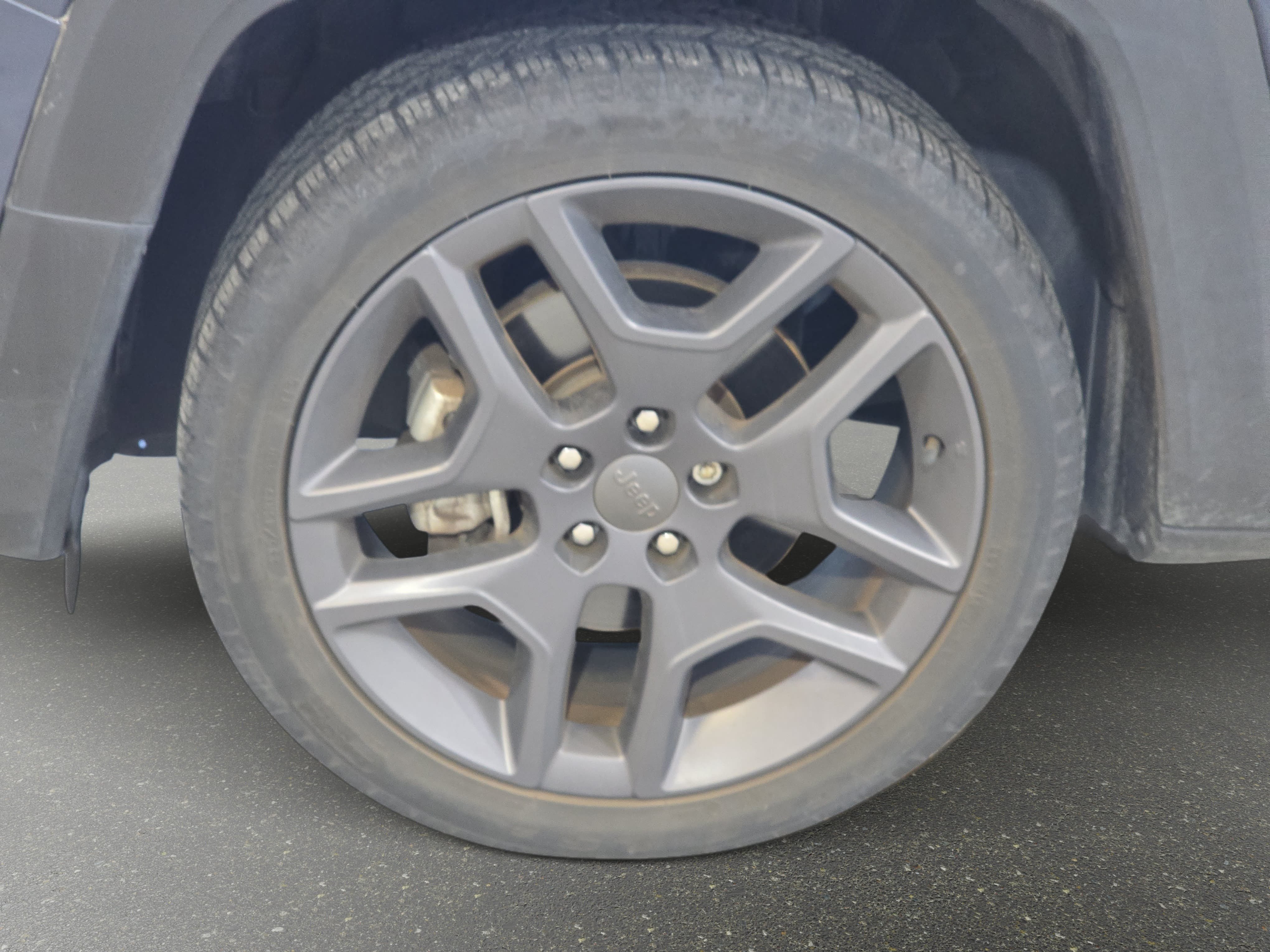 Used 2021 Jeep Renegade Latitude FWD image 30