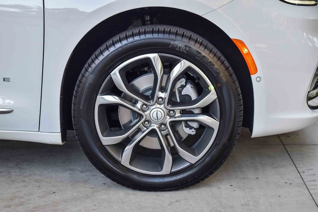 New 2026 Chrysler Pacifica Pinnacle w/ Trailer Tow Group image 11