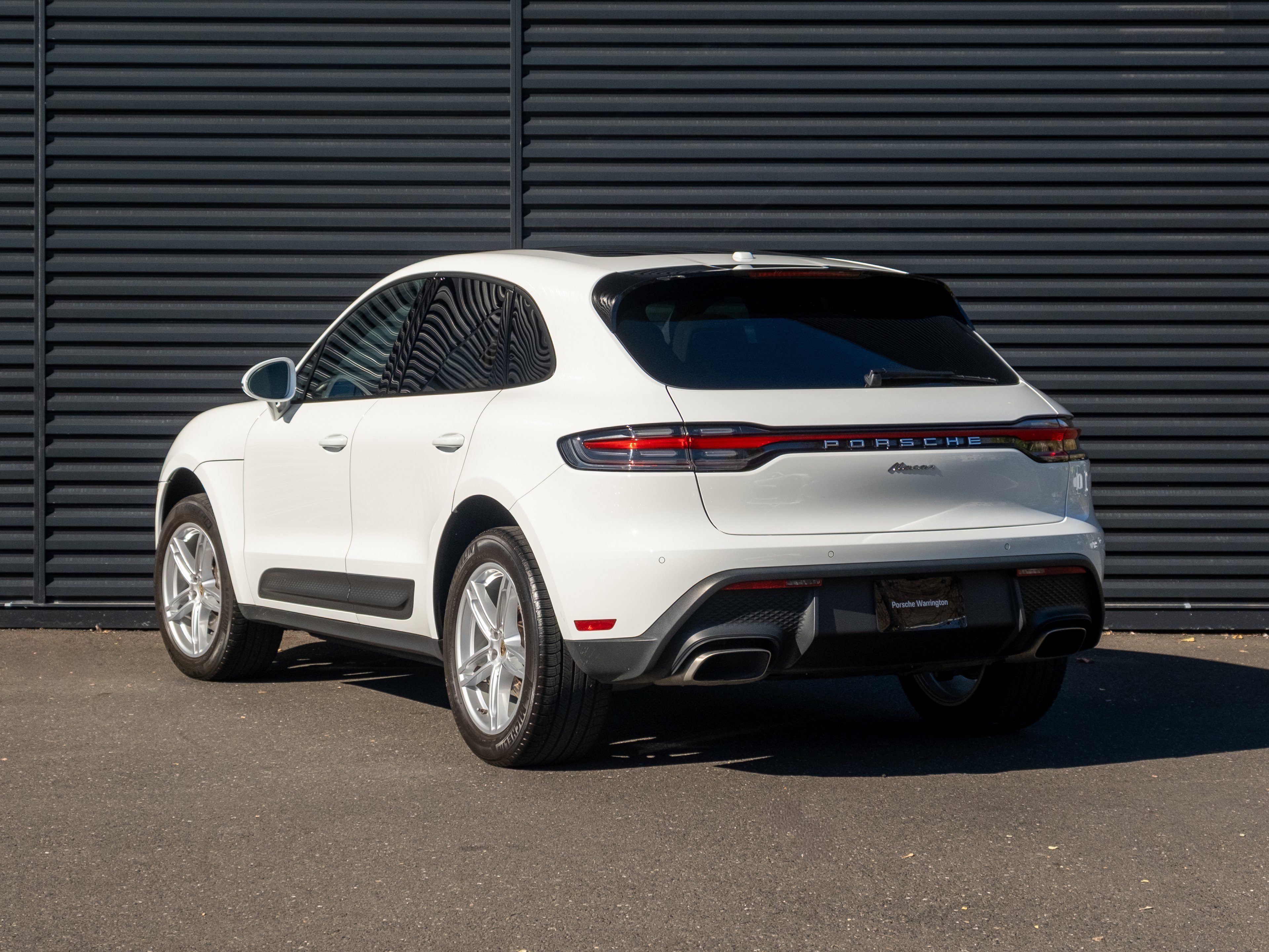 Certified 2023 Porsche Macan image 3