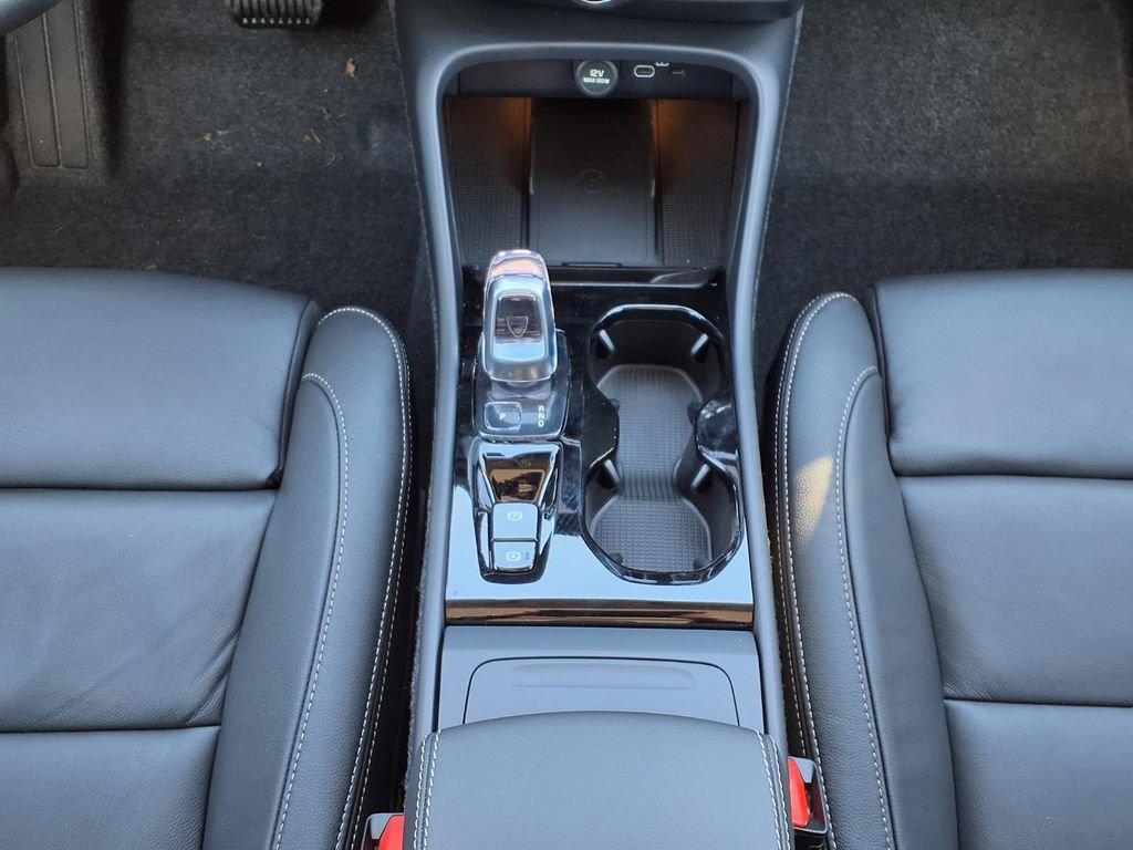 New 2026 Volvo XC40 B5 Plus w/ Climate Package AWD/4WD image 19