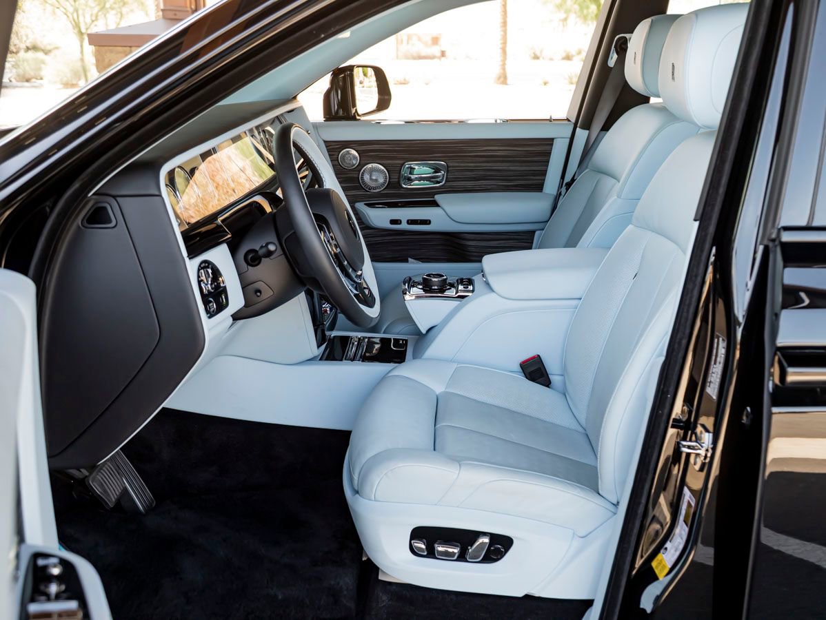 Used 2023 Rolls-Royce Phantom Sedan w/ The Phantom Package RWD image 30