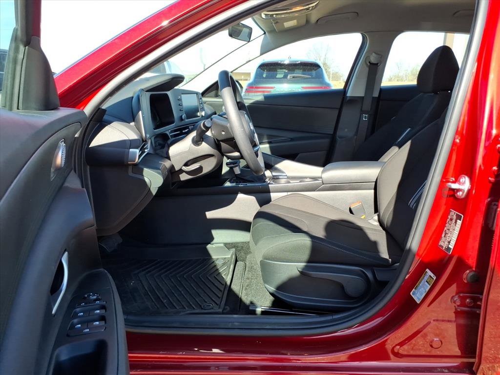 New 2025 Hyundai Elantra Blue image 16
