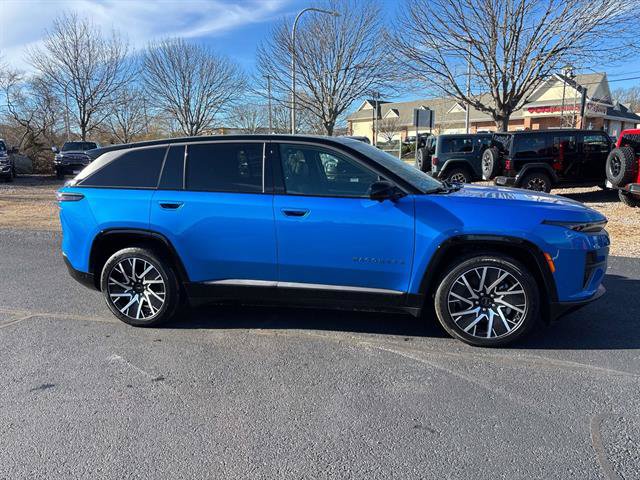 Used 2025 Jeep Wagoneer S Limited AWD/4WD image 2