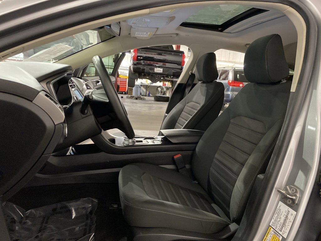 Used 2020 Ford Fusion SE image 9