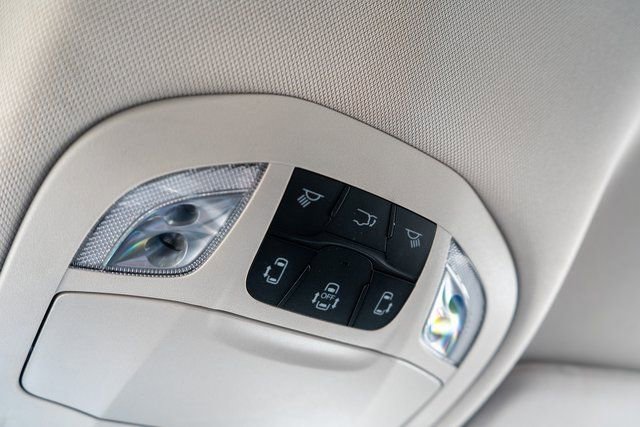 Used 2023 Chrysler Pacifica Touring-L w/ Uconnect Theater Family Group image 34