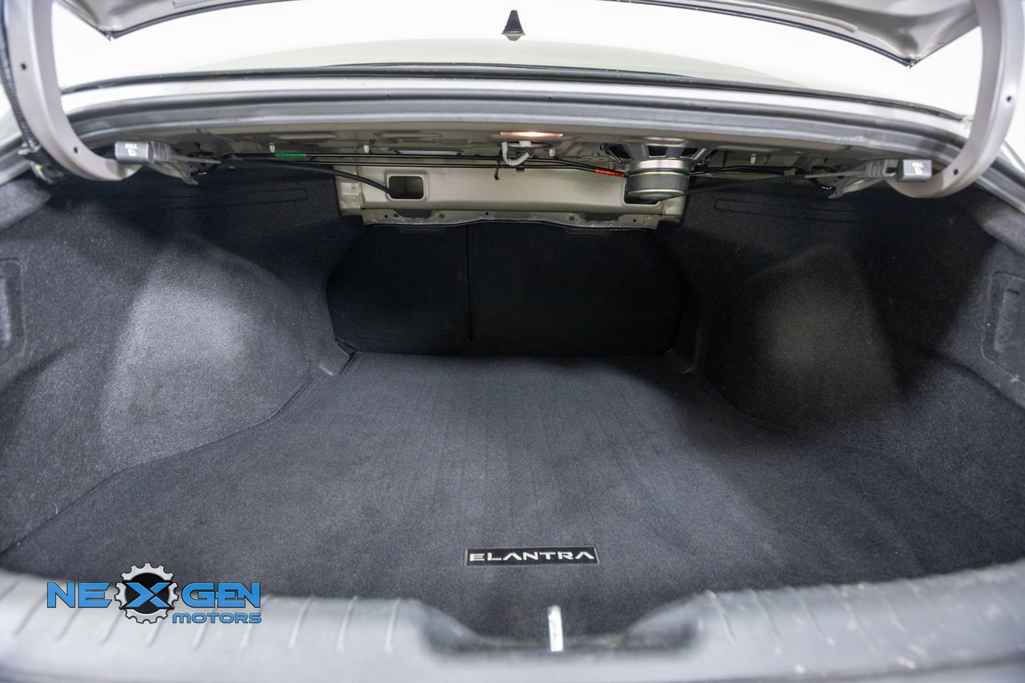Used 2021 Hyundai Elantra SEL w/ Convenience + Premium Package FWD image 32
