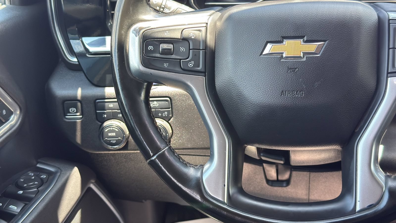 Used 2025 Chevrolet Silverado 3500 LT w/ Convenience Package AWD/4WD image 15