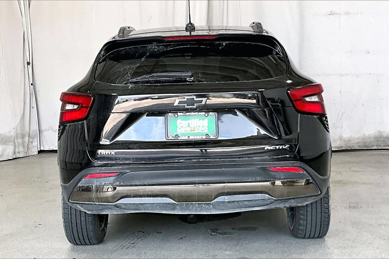 Used 2024 Chevrolet Trax ACTIV w/ Sunroof Package FWD image 4