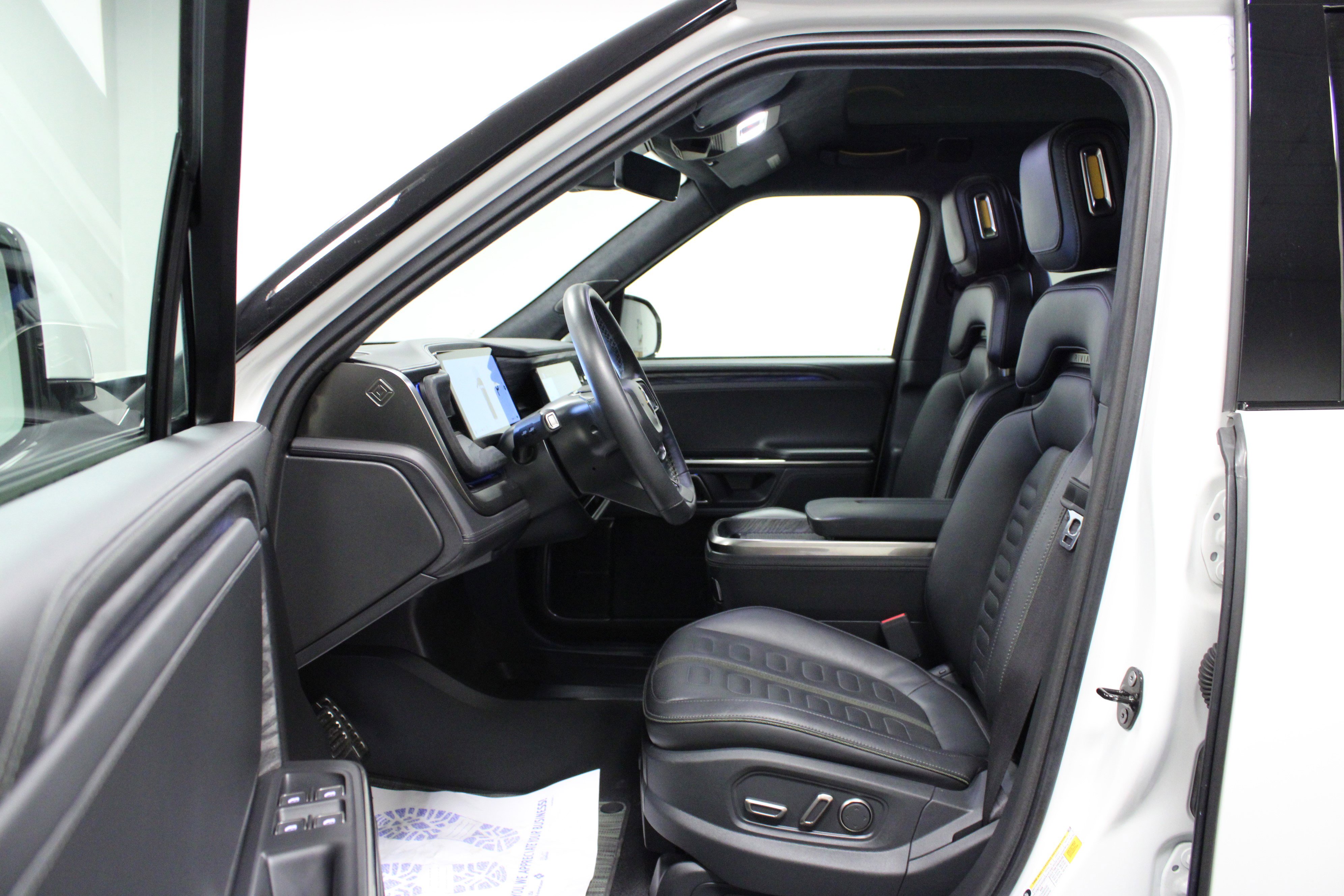 Used 2022 Rivian R1T Adventure image 12