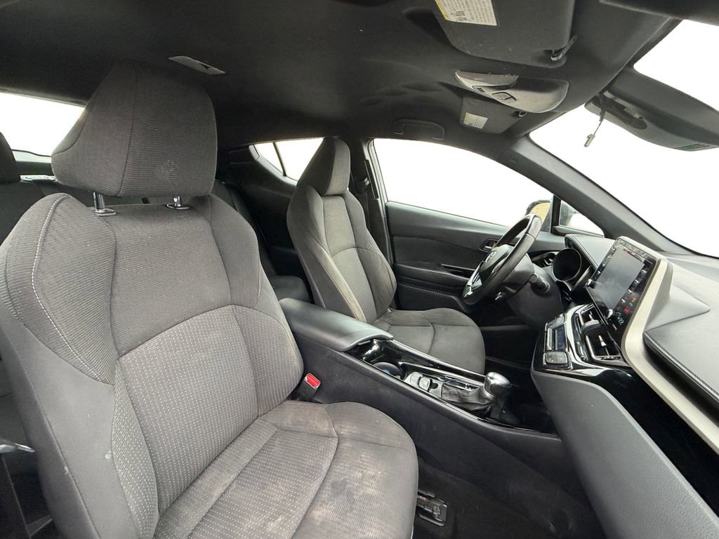 Used 2019 Toyota C-HR XLE image 17